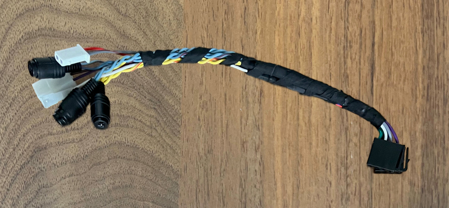 Wiring adapter for aftermarket radio with ISO wiring